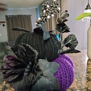 Knitted stacked pumpkins